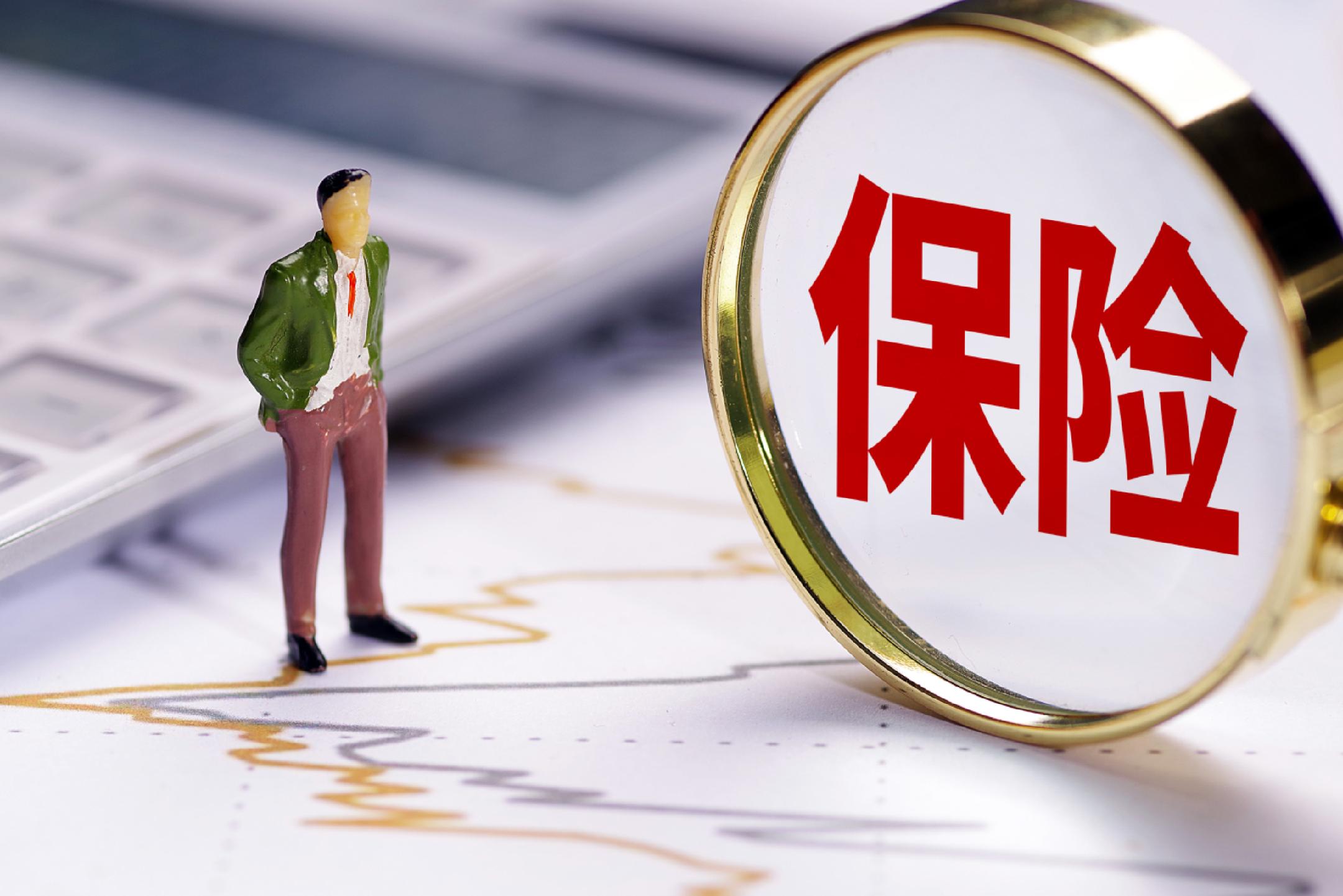 曼联力压群雄，稳居前线