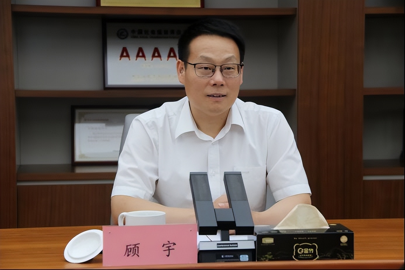 洋河董事长顾宇首秀,酒协理事长:年轻人要喝明白酒_财富号_东方财富网