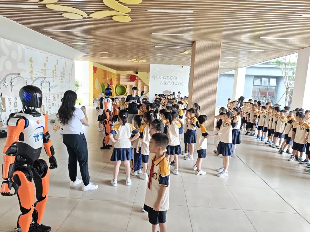 领益智造子公司领智创新人形机器人、机器狗首次走进校园_财富号_东方财富网