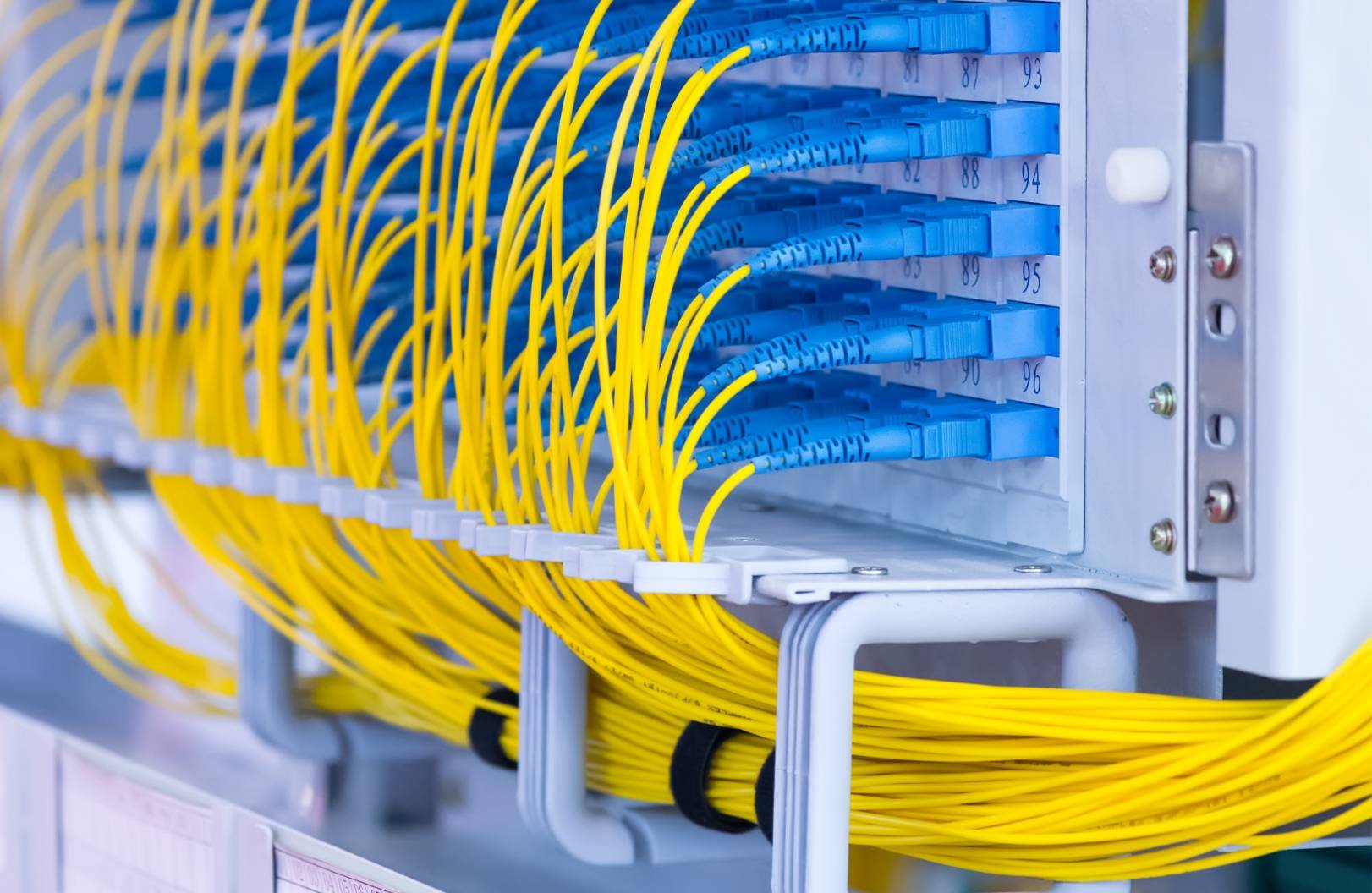 光通讯概念港股涨幅扩展 长飞光纤光缆涨超22%