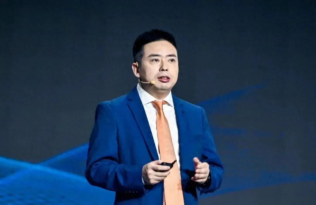 从中专肄业生到总理座上宾,叶国富凭什么?