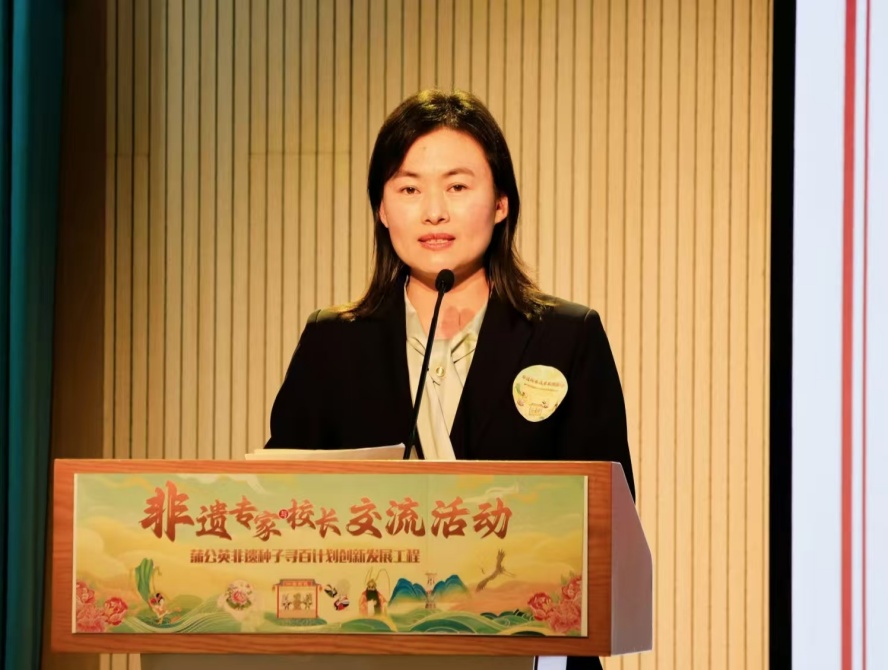 首页>社区>专栏正文>第八十中学枣营分校副校长黄乃丽演讲的主题是"