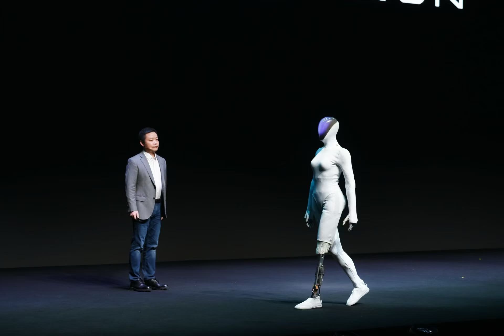 小鹏IRON人形机器人破局质疑,X9增程版拓展市场边界-科记汇