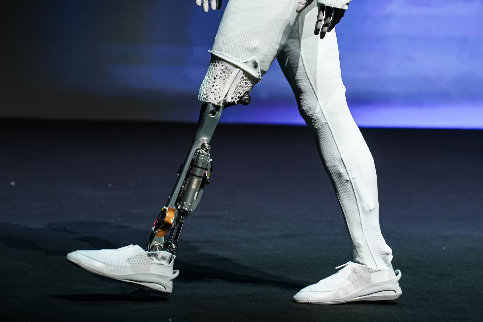 小鹏IRON人形机器人破局质疑,X9增程版拓展市场边界-科记汇