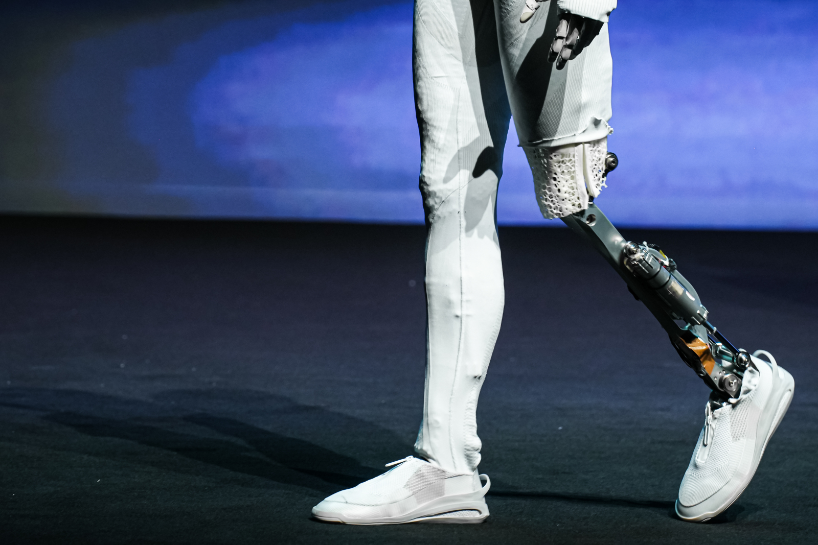 小鹏IRON人形机器人破局质疑,X9增程版拓展市场边界-科记汇