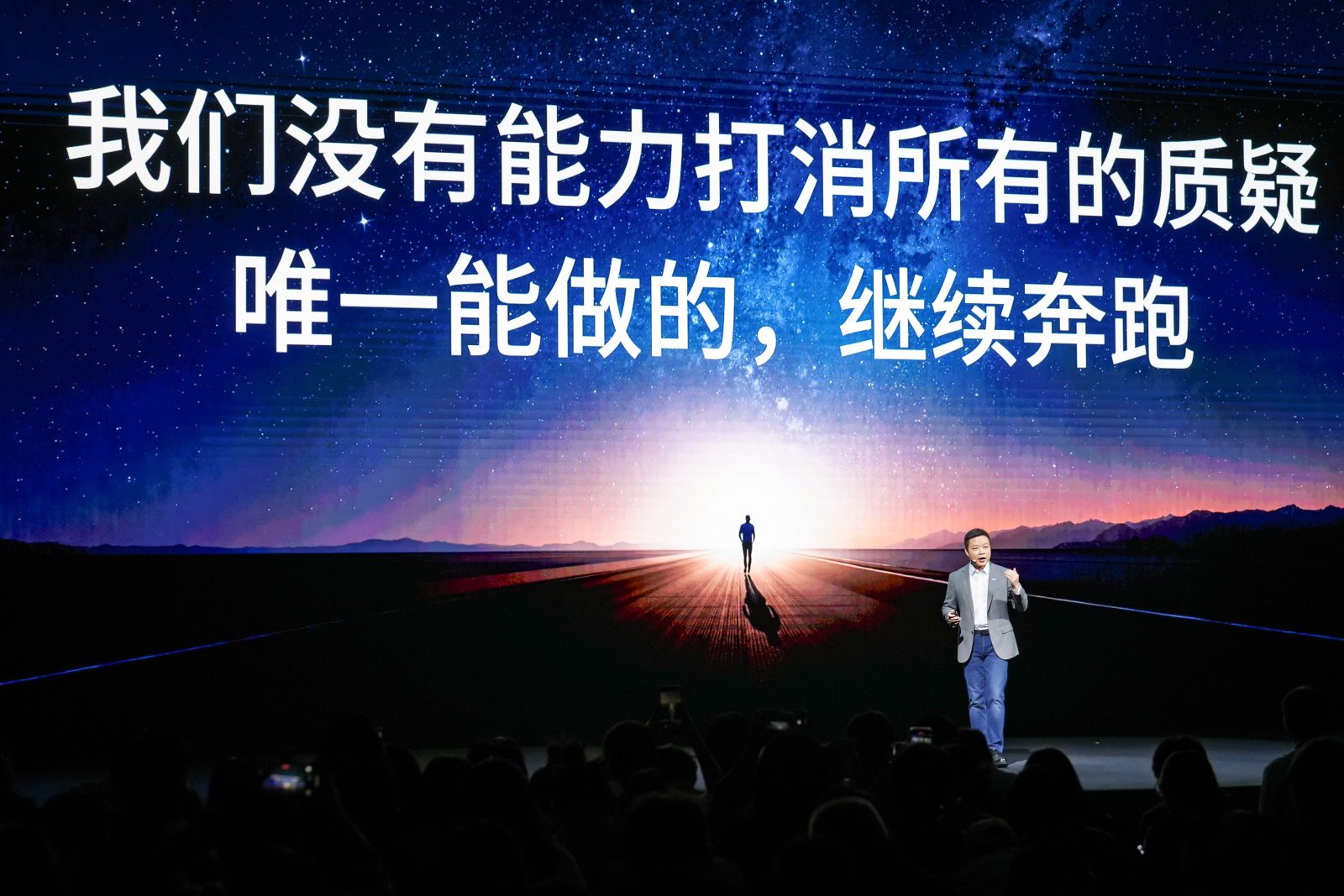 小鹏IRON人形机器人破局质疑，X9增程版拓展市场边界