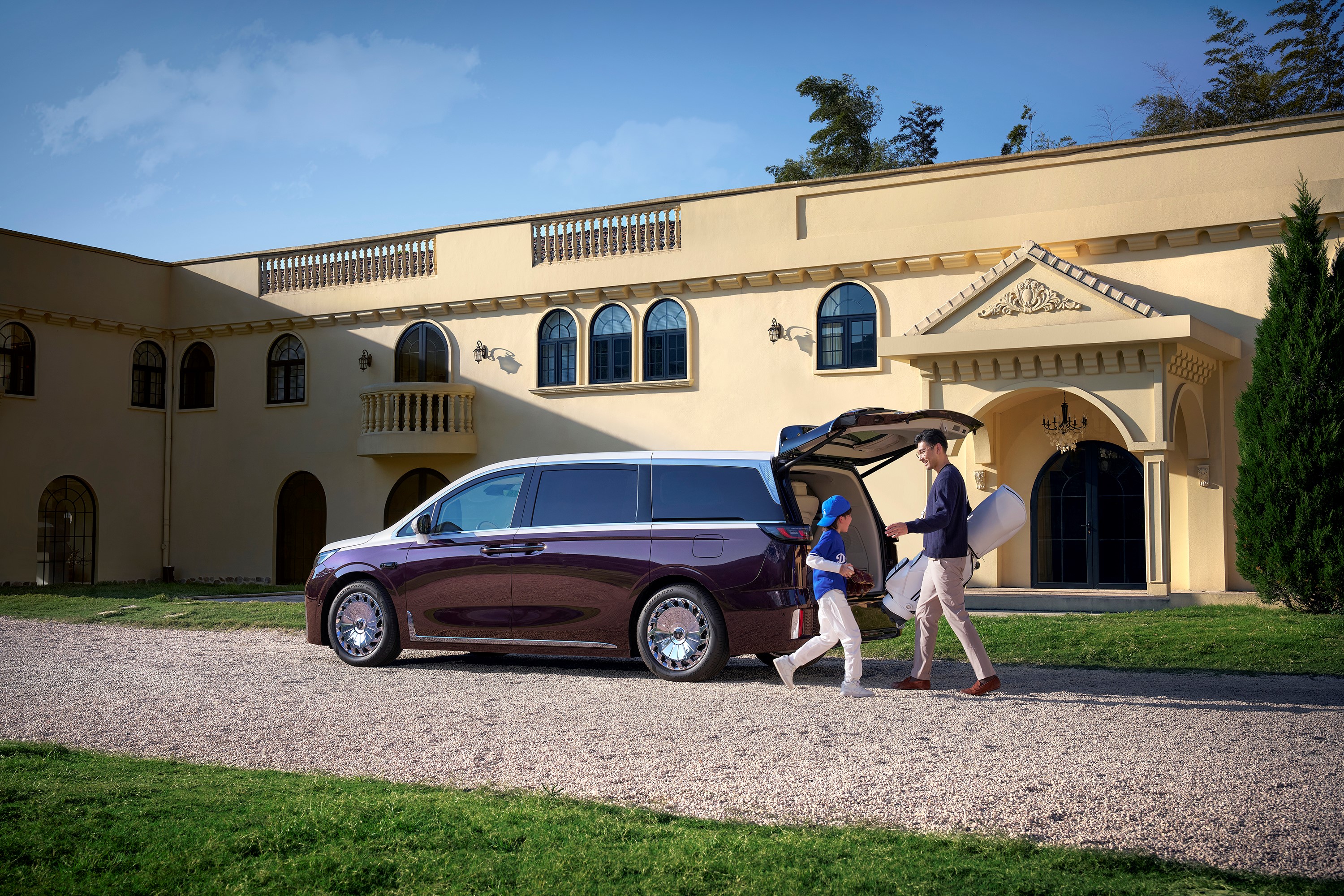 岚图梦想家山河上市 首搭华为乾崑ADS 4，定义全球最安全四座MPV