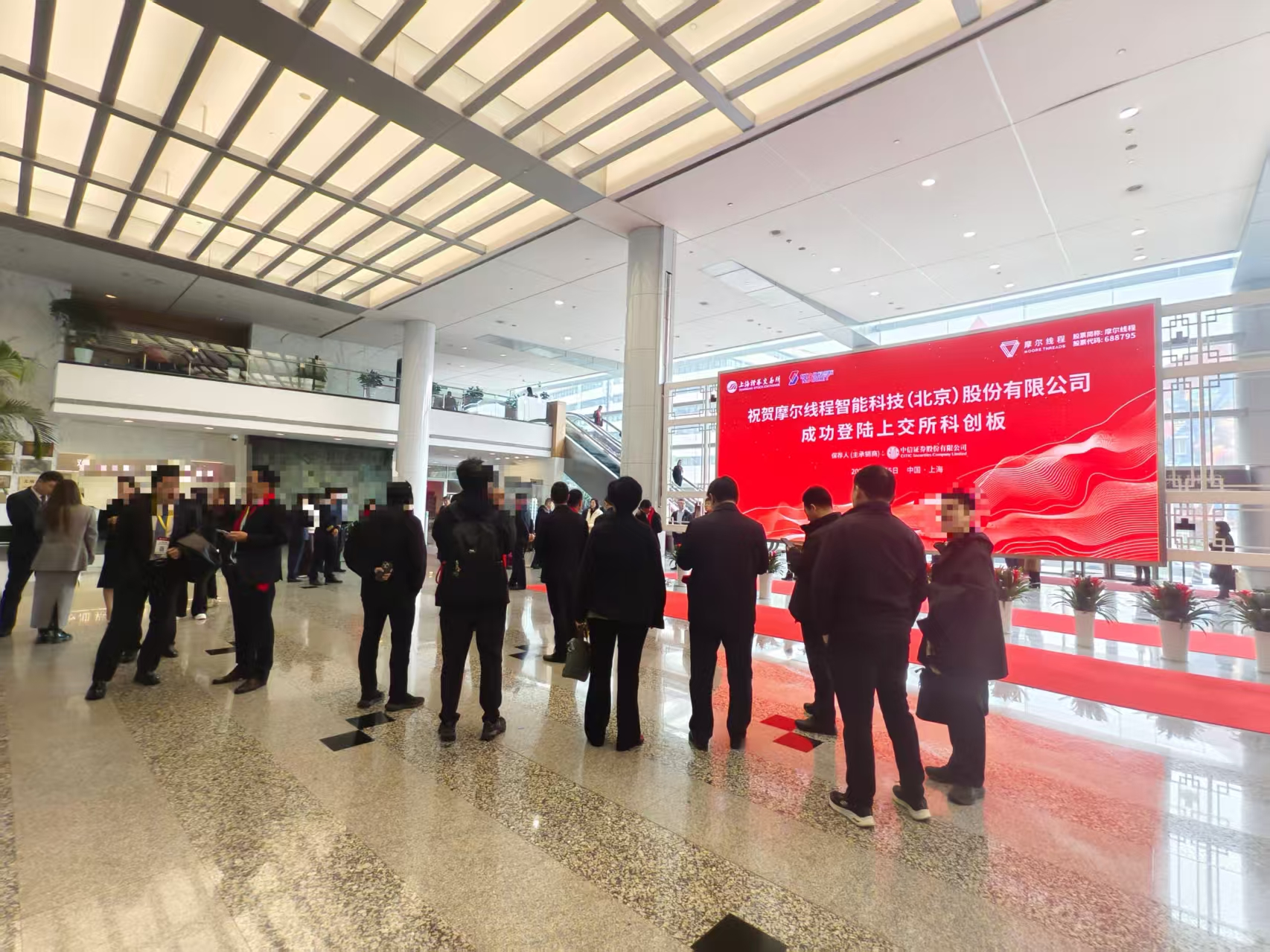 冰火两重天！摩尔中签一手赚26.7万，和而泰却大幅走弱！什么信号？_财富号_东方财富网