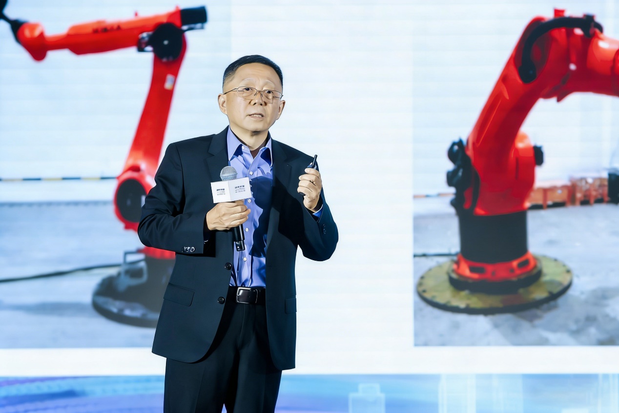美的超人形机器人“美罗U”首曝六臂协同引领工业智造变革-家电圈官网