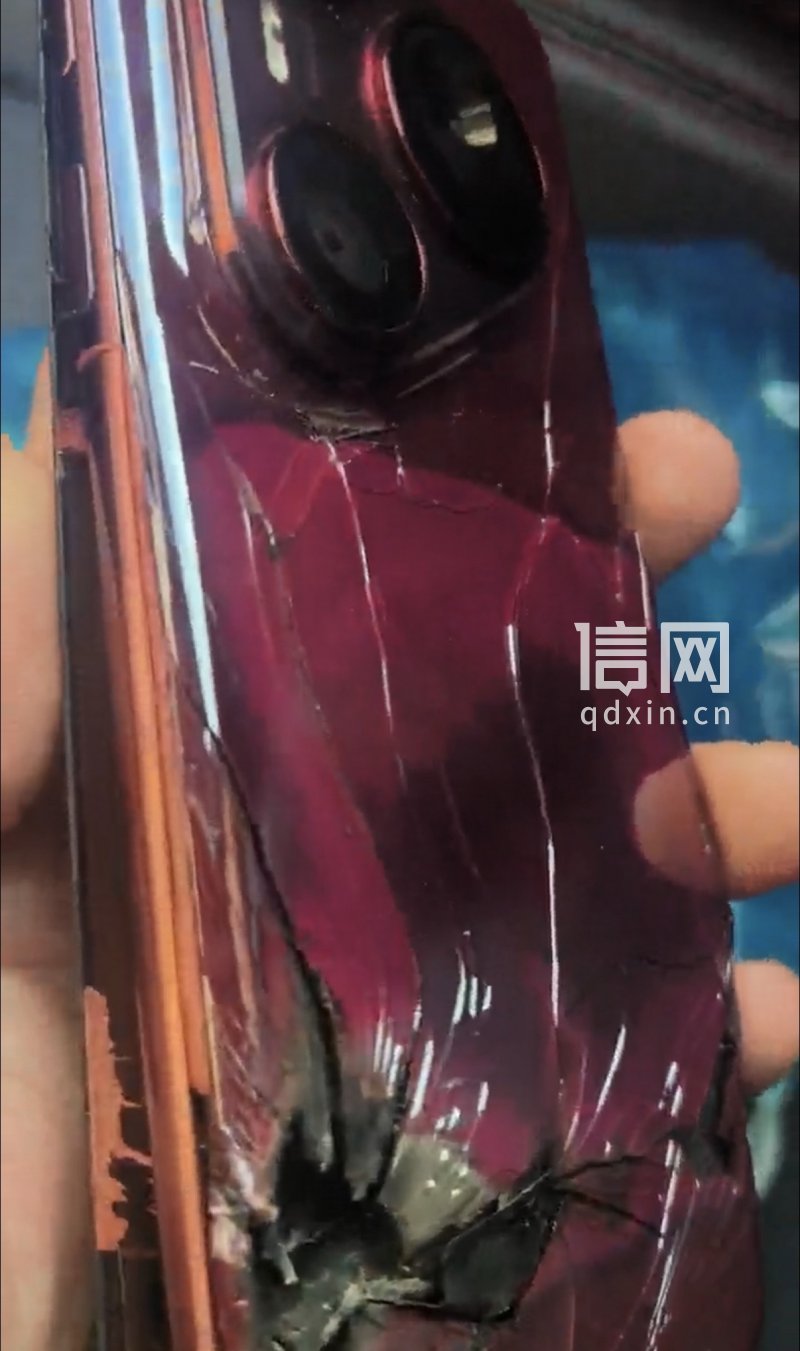 华为新手机充电时电池爆了 售后凭照片认定“外力所致”