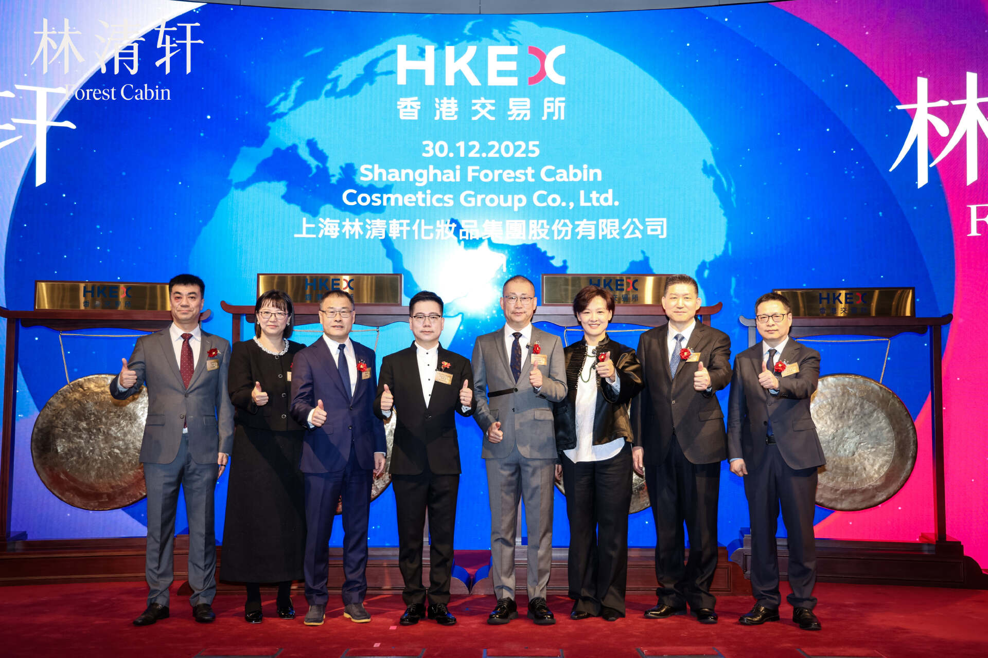 刚刚，领跑外资的国产美妆，敲锣上市！_财富号_东方财富网