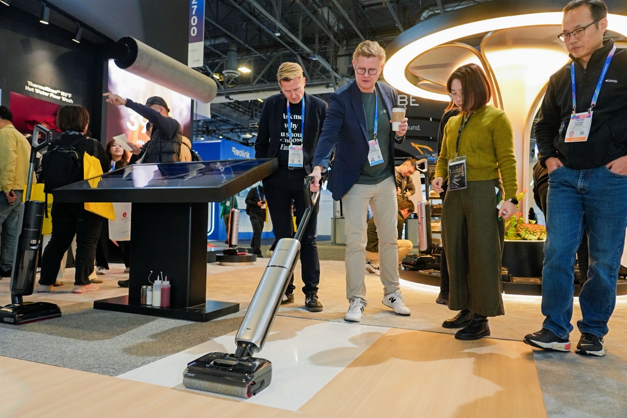 从「双」热洗地到「双」机械臂,追觅洗地机在CES 2026定义清洁新标准-家电圈官网