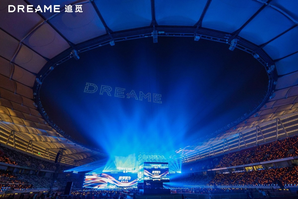 一家企业的年会搞成了大型演唱会，为啥？