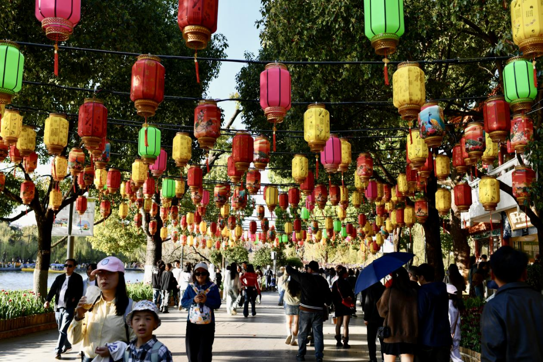 偷得半宵年少梦:元宵忆事