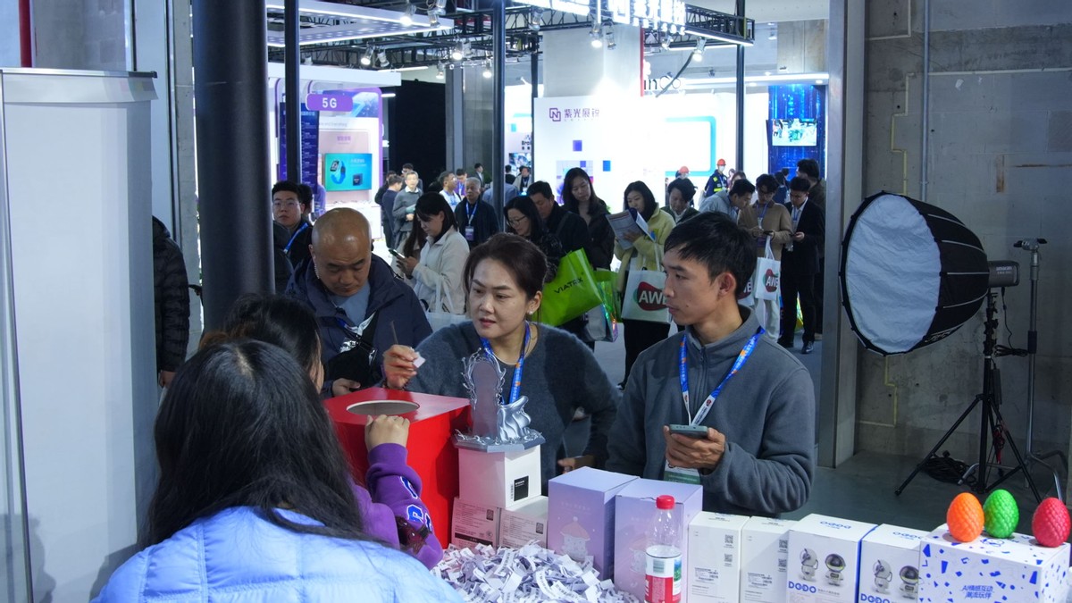 京东亮相AWE2026呈现全景AI生态 让前沿科技从展台走进千家万户-科记汇