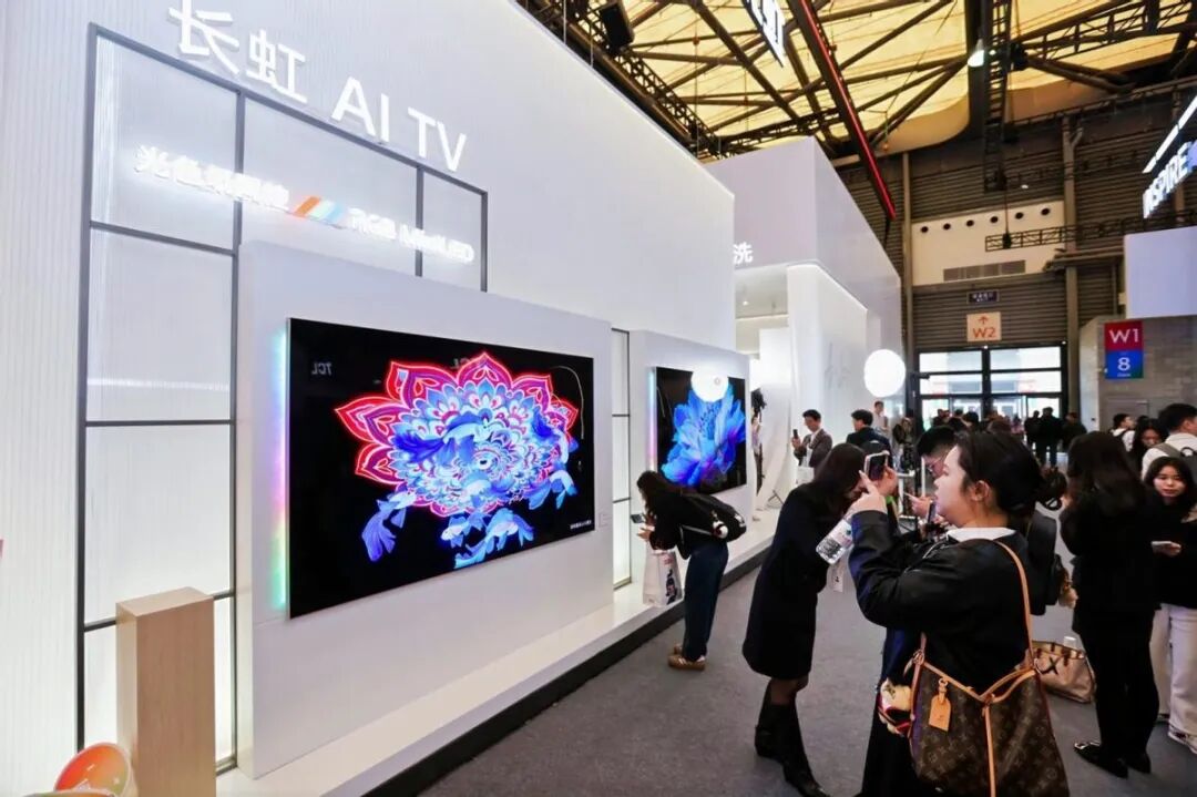 AWE2026观察：行业首款“光色场同控”RGB MiniLED长虹造-家电圈官网