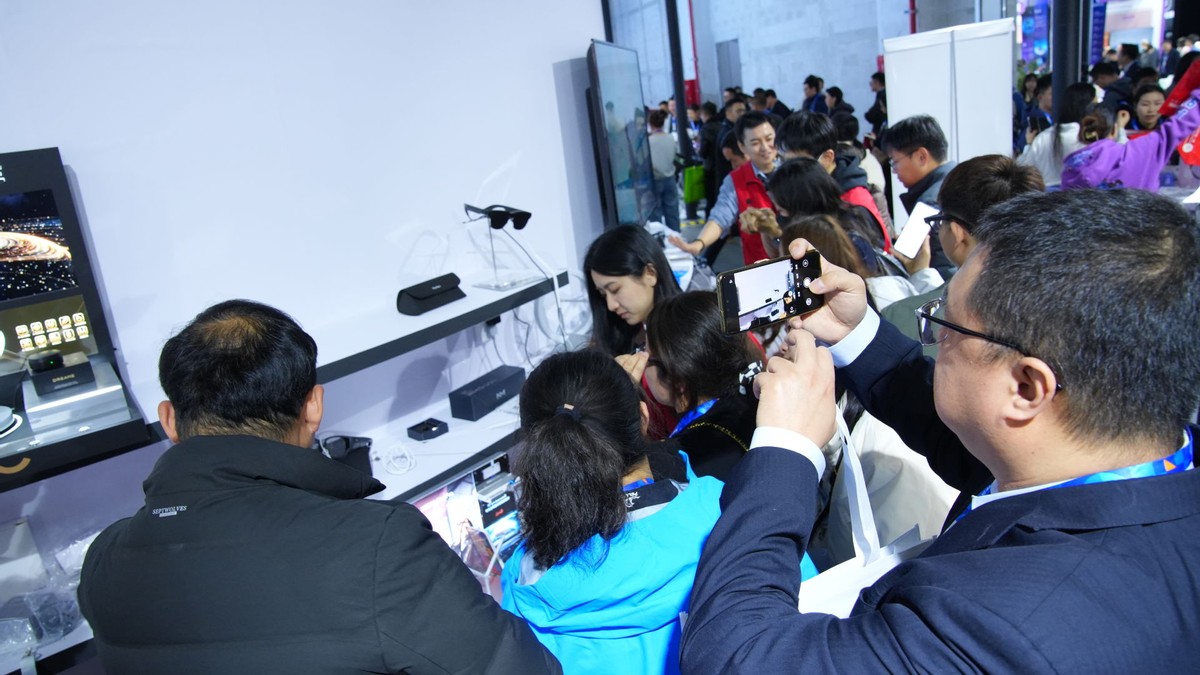 京东亮相AWE2026呈现全景AI生态 让前沿科技从展台走进千家万户-科记汇