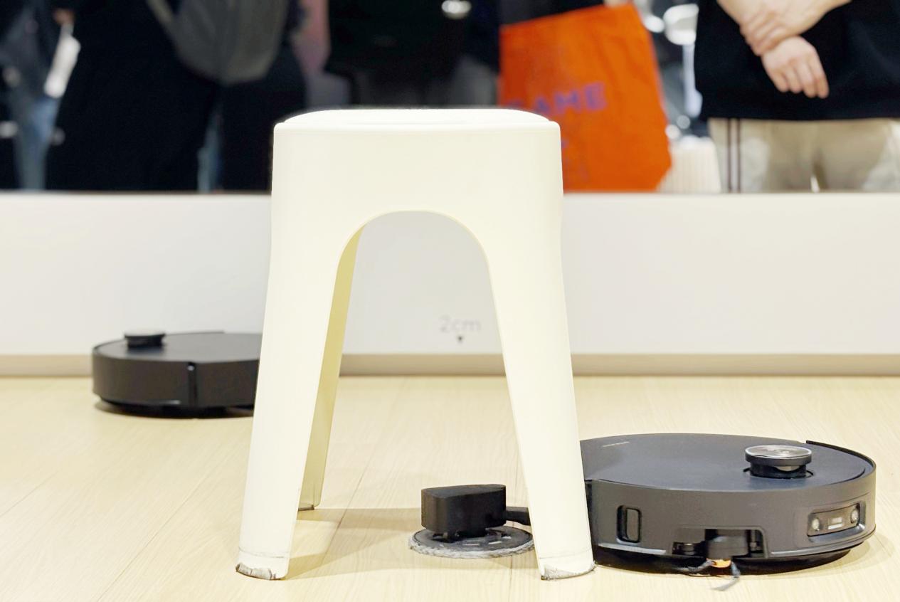 追觅扫地机AWE重磅发布 X60 Pro 圆盘版，第二代仿生机械臂突破家庭清洁新极限-家电圈官网