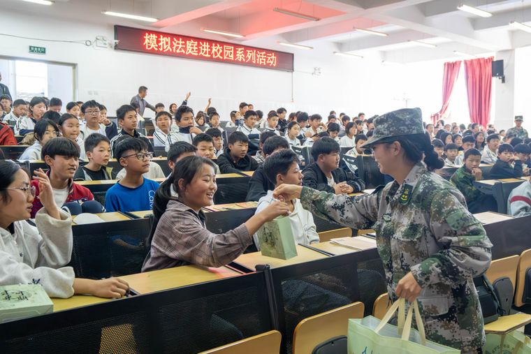 模拟法庭进校园：一场润物无声的法治护水课
