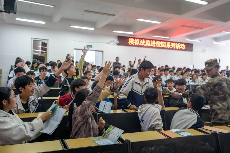 模拟法庭进校园：一场润物无声的法治护水课