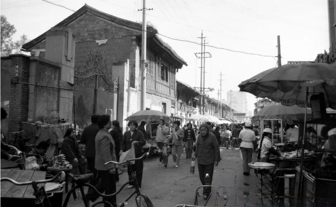 “镜见微光·无畏前行”熊建华纪实影像展分享会在云纺博物馆举行