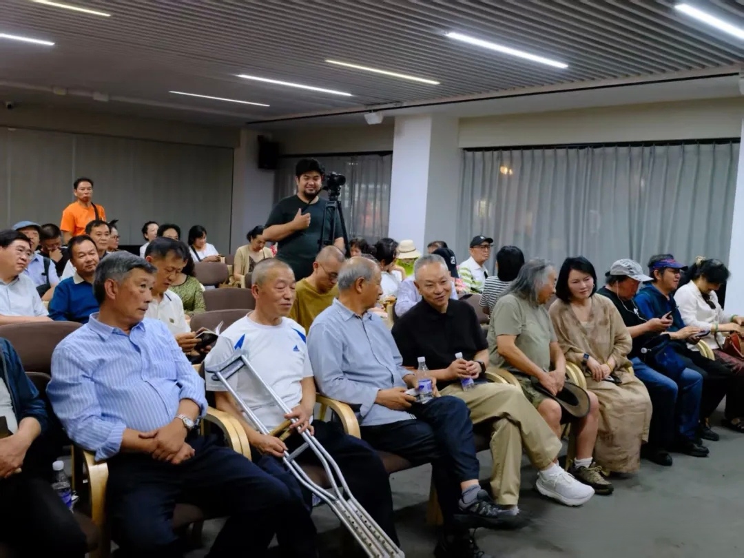 “镜见微光·无畏前行”熊建华纪实影像展分享会在云纺博物馆举行
