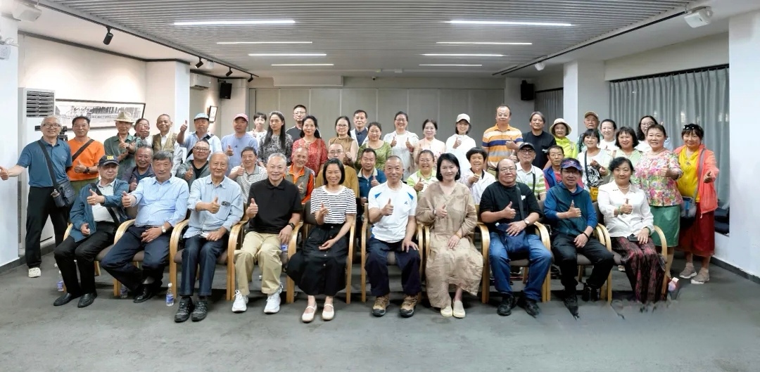 “镜见微光·无畏前行”熊建华纪实影像展分享会在云纺博物馆举行