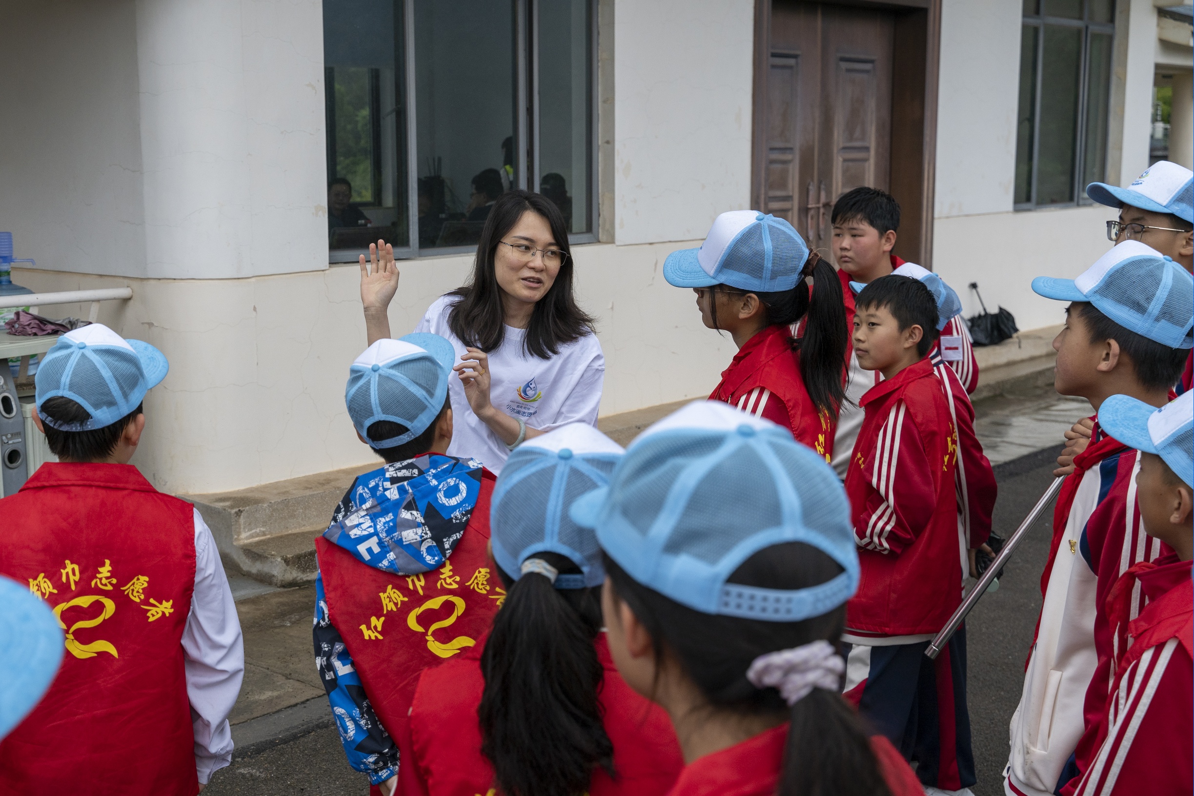 行走的生态思政课：探秘昆明松华坝，争当“小水滴”护水先锋
