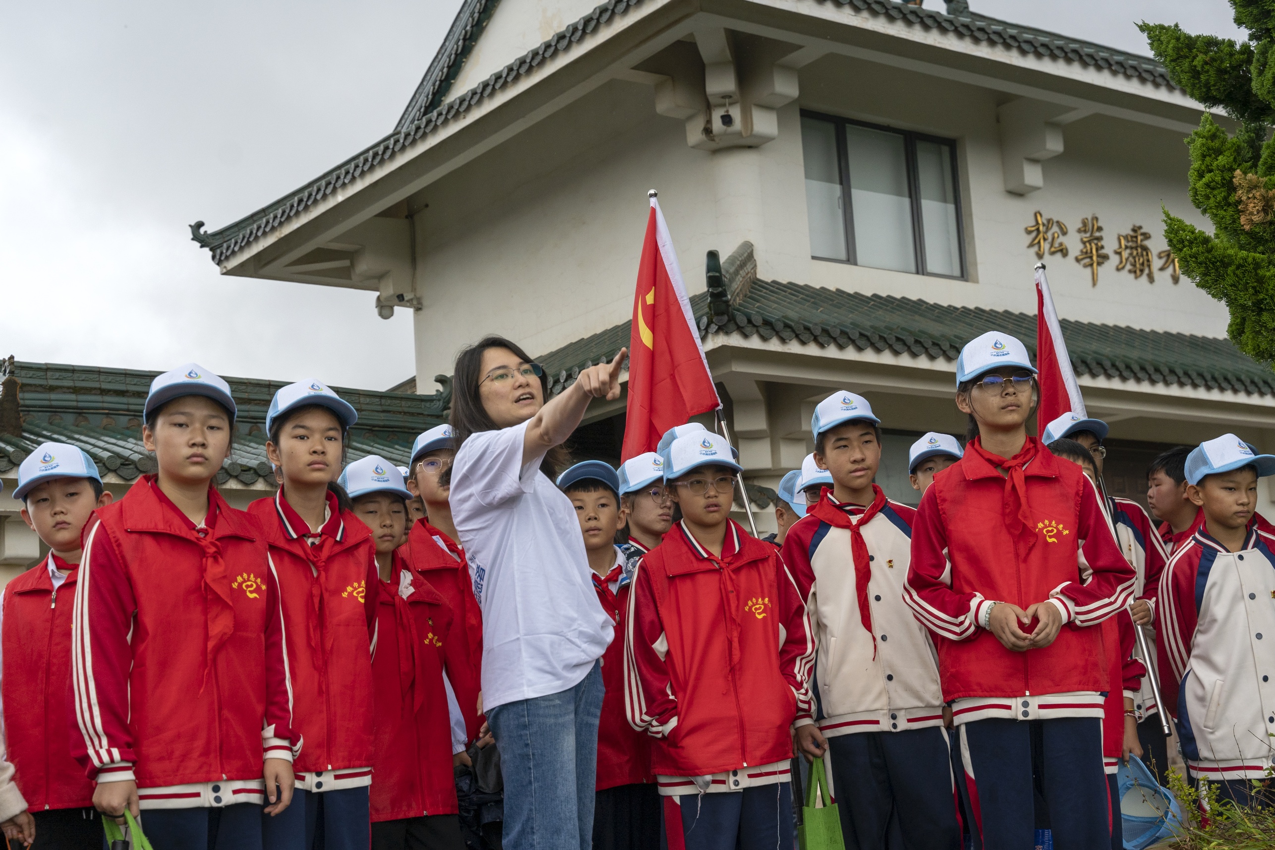 行走的生态思政课：探秘昆明松华坝，争当“小水滴”护水先锋