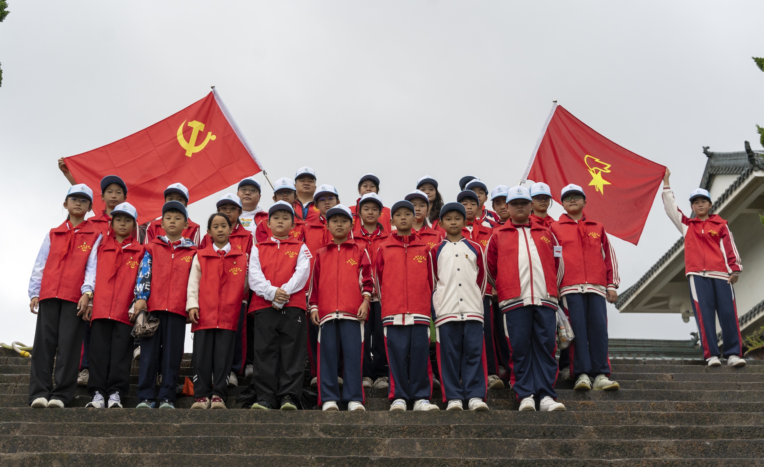 行走的生态思政课：探秘昆明松华坝，争当“小水滴”护水先锋