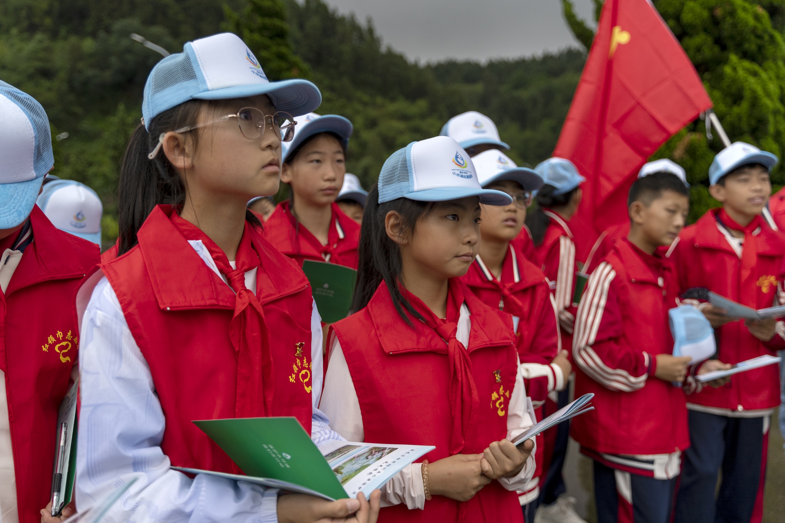 行走的生态思政课：探秘昆明松华坝，争当“小水滴”护水先锋
