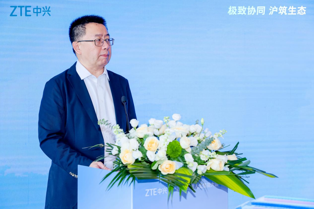 中兴通讯全栈智算生态论坛，重磅发布OEX超节点新品