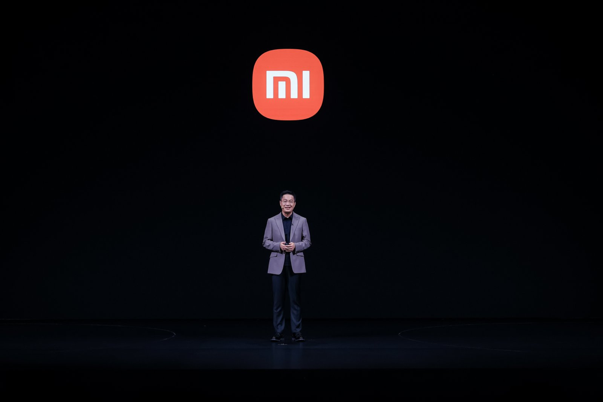 小米数字系列迎来史上最大升级，卢伟冰：AI全面改造智能手机的开始