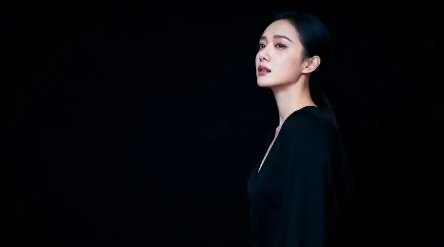 跌光1400亿，“女王”亏麻了