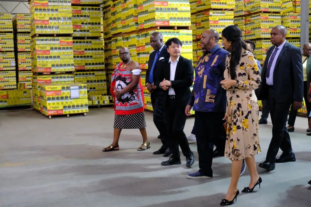 全球化斯威士兰国王姆斯瓦蒂三世一行参观考察科达赞比亚陶瓷