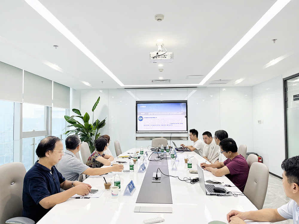 建科绿建产品总监陈宁,盈建科绿建事业部总监王烨飞等参加了此次评审