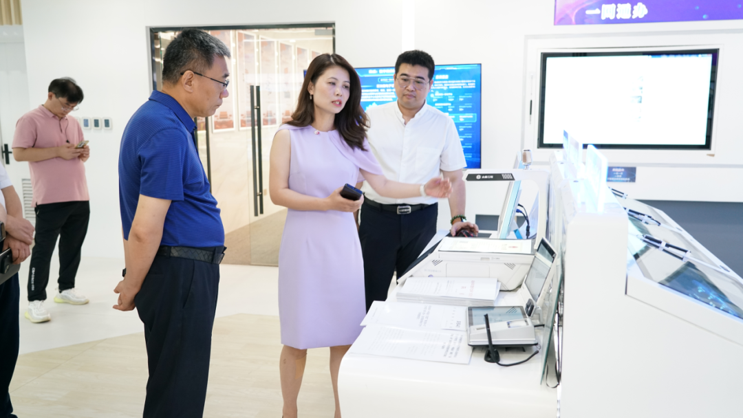 西安市西咸新区党工委委员,沣东新城党委书记姚海军一行莅临南威软件