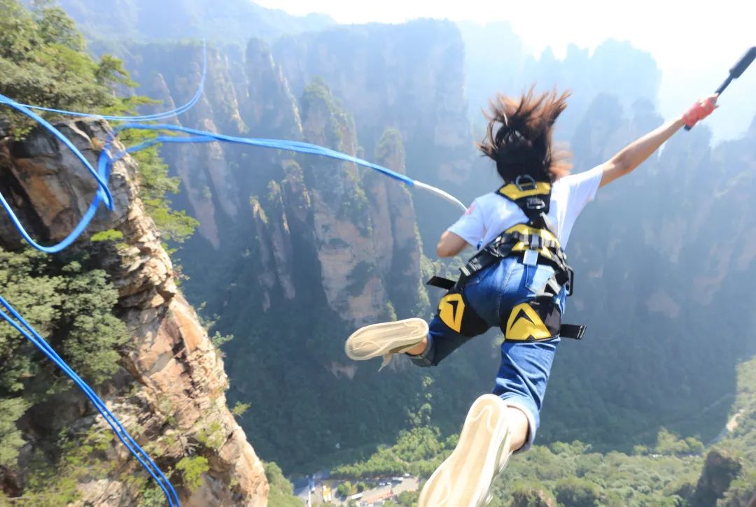 绝壁天梯巅峰竞技张家界祥源百龙天梯第二届高空极限荡绳邀您来挑战