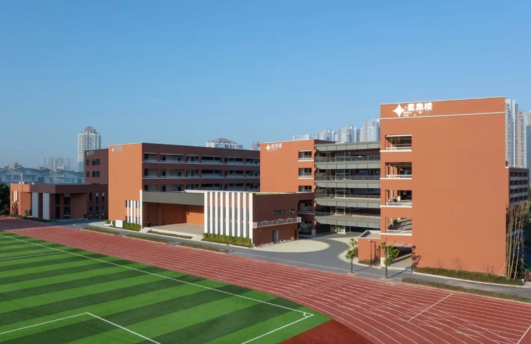 开学季奥雅助力重庆两江新区校园建设与教育发展新闻