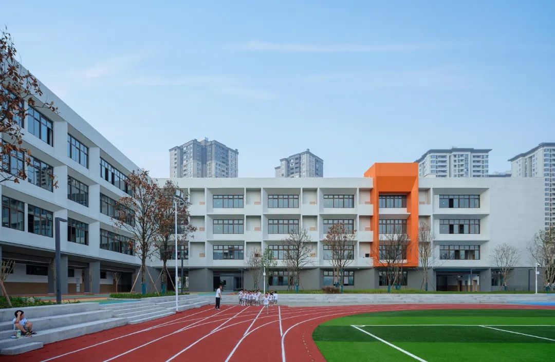 两江新区逸翠小学图片