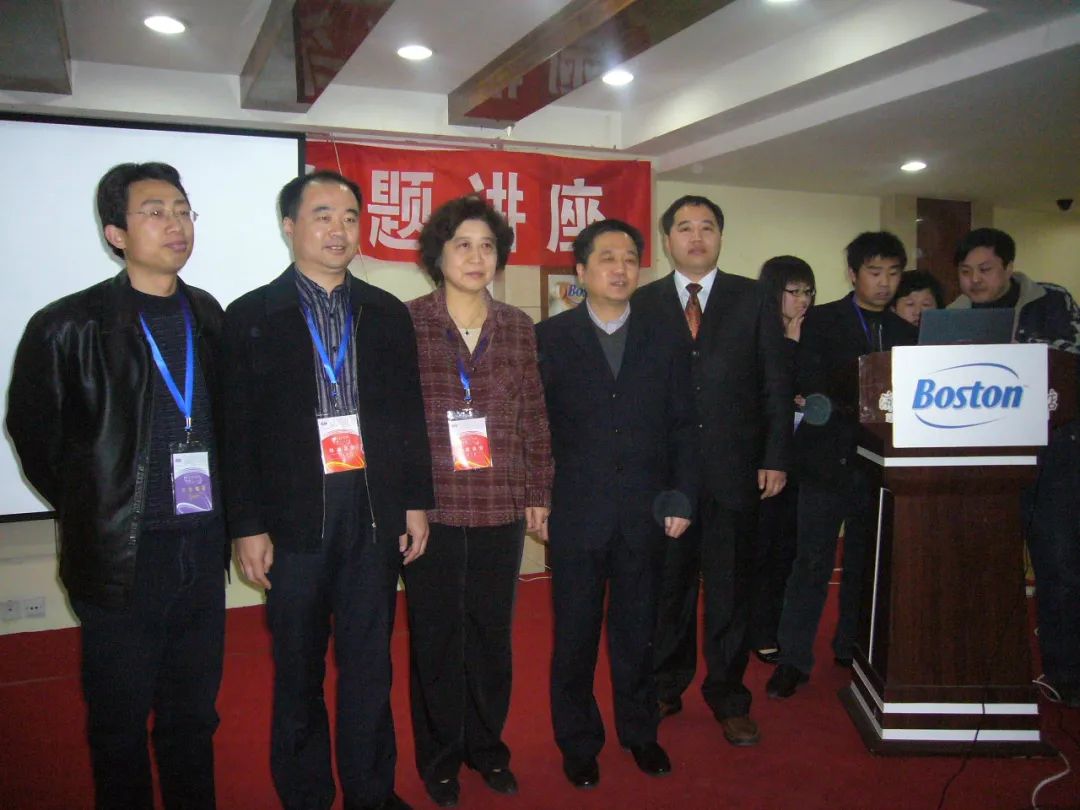举办首届梦戴维初级讲师培训会2014年5月 第六条角膜塑形镜生产线正式