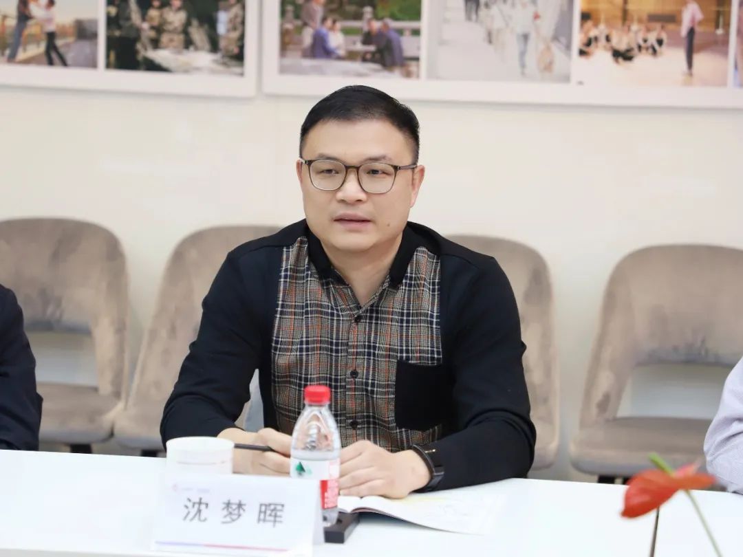 天津市滨海新区区委常委张兴瑞来到华策集团调研