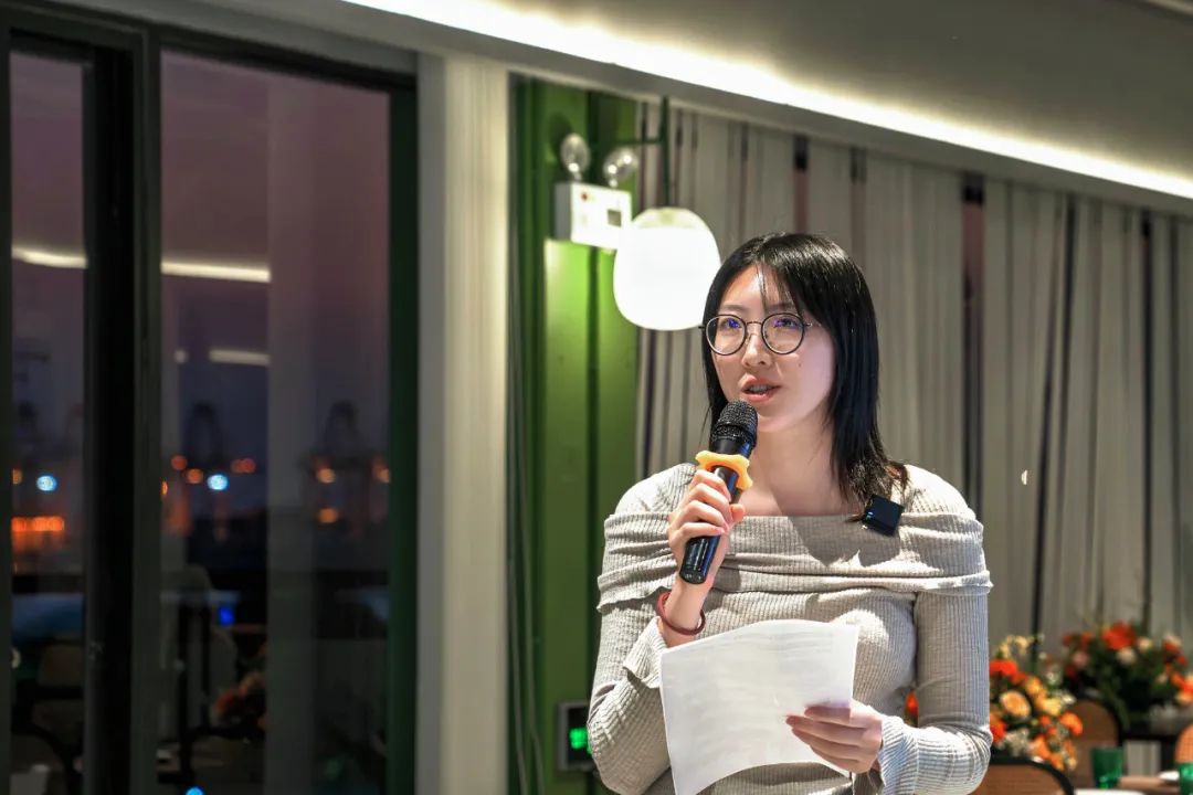 在李思嘉女士的热情介绍下，在场宾客都对这部作品有了更深的理解和欣赏