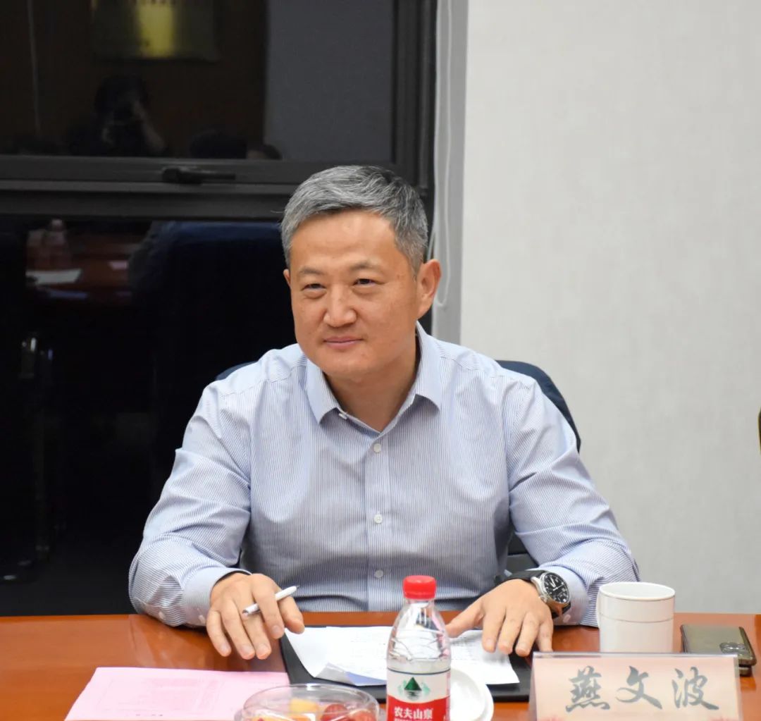 首页>创作中心>正文>董事长王宜森对谢伟常务副总经理一行的到来表示