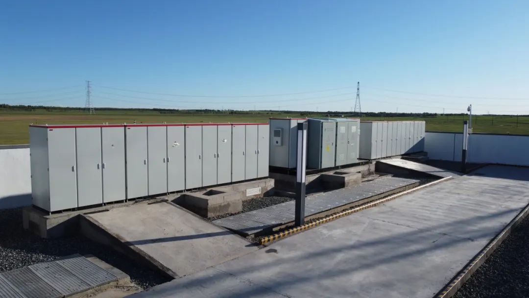 100mw光伏 5mw/mwh储能产品类型:易事特1500v组串式风冷户外柜储能