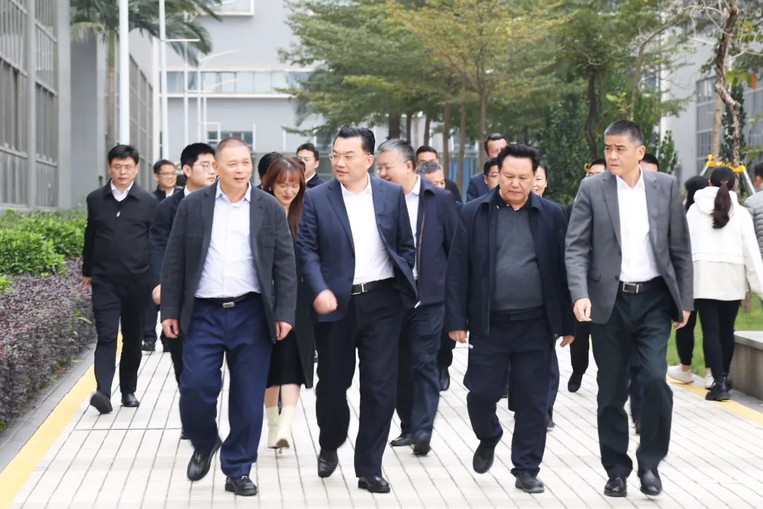 黃岡市委書記李軍傑一行蒞臨怡亞通考察調研,推動產業 新能源協同發展