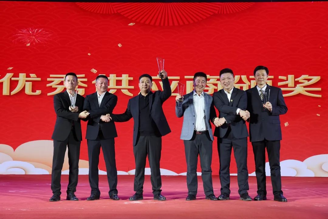 为年度优秀供应商颁奖战略签约 耀势腾飞美橙口腔连锁创建于2021年,是