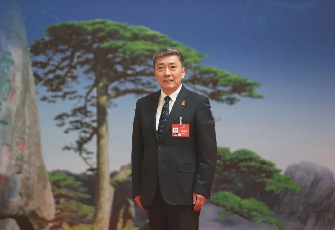 媒体报道证券时报全国人大代表工大高科董事长魏臻建议建立健全民营