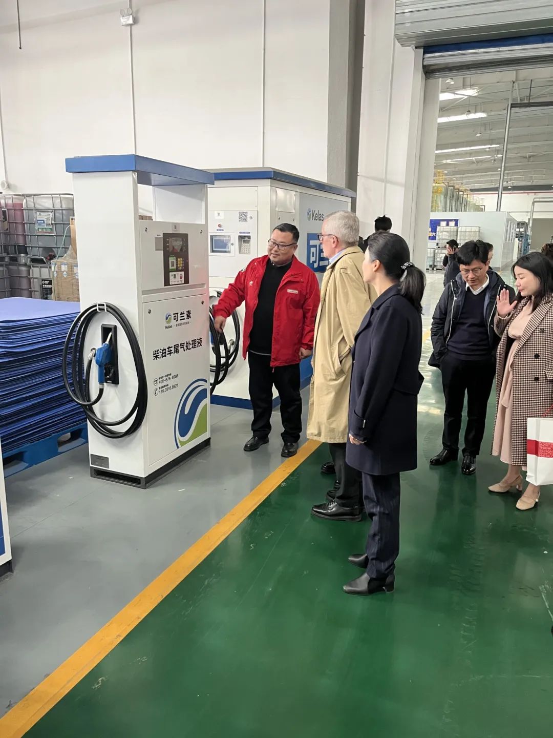 龙蟠科技龙蟠科技湖北产业园接待襄城区李区长及外宾一行来访