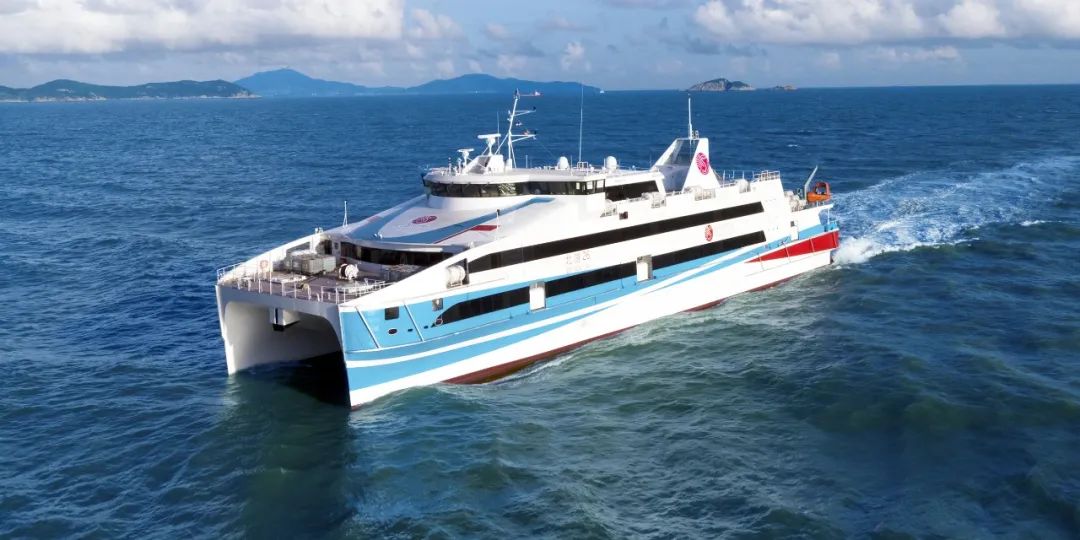 高效专业丨澳龙船艇交付国内首制半小水线面全铝合金风电运维船海峰